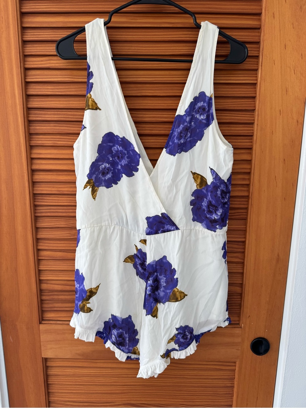 WINSTON WHITE Floral V-Neck White Romper with Purple Print - Picture 2 of 3